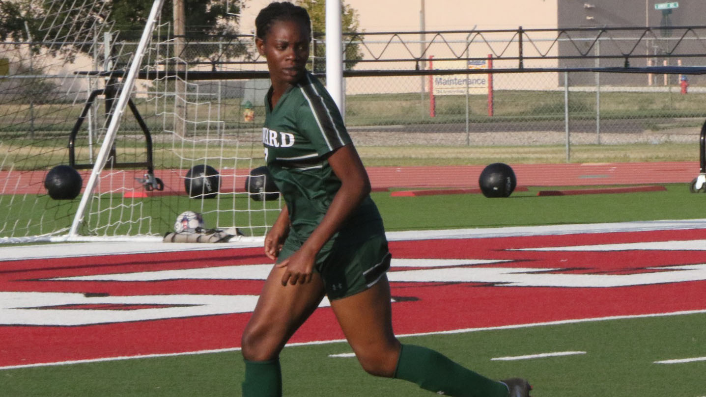 Women&rsquo;s Soccer Unable to Hold Lead in Garden City