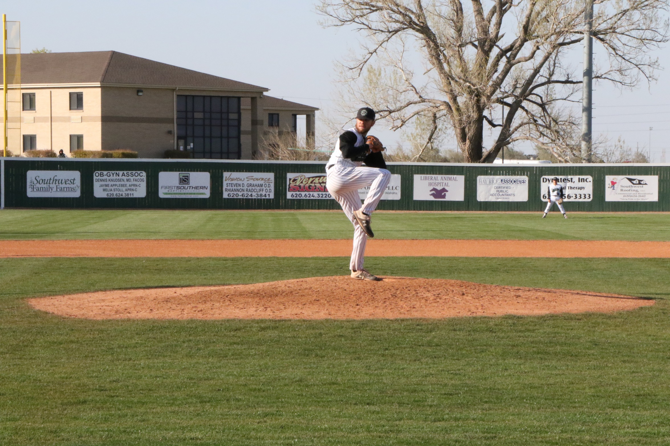 Seward remains second in the West after a split with Butler