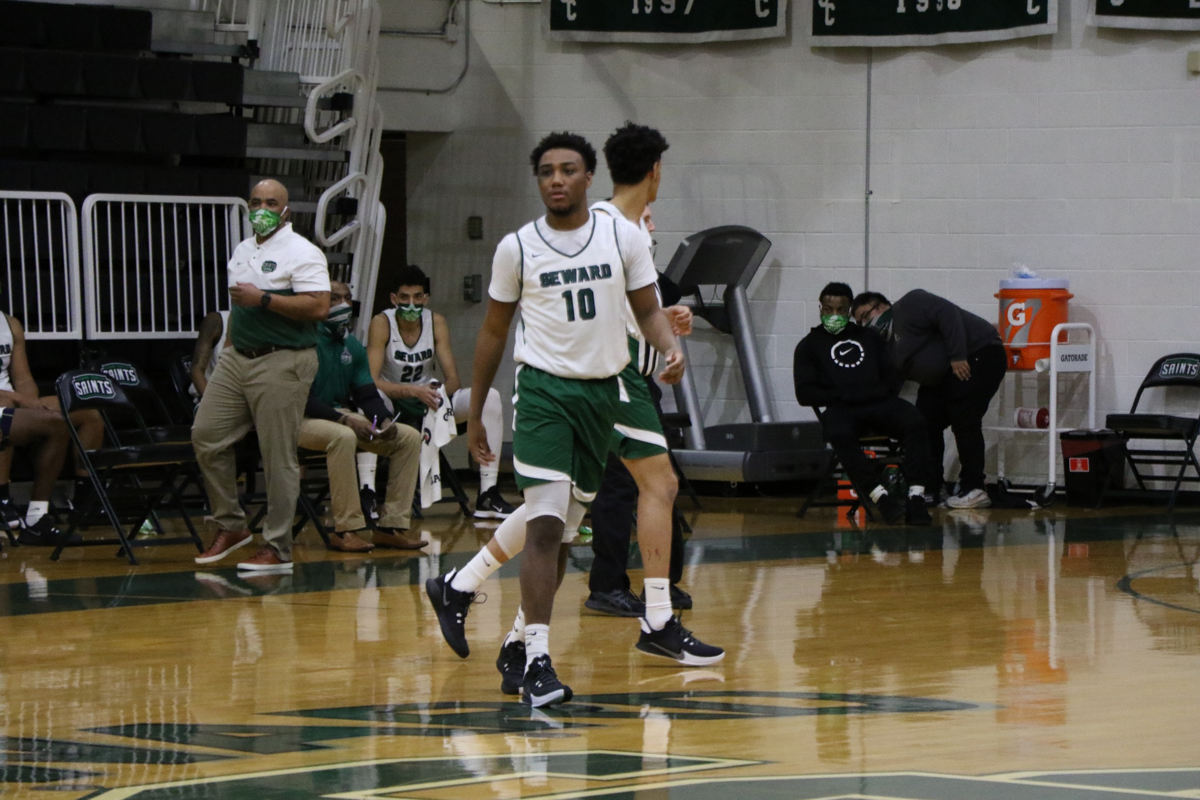 Tayki's last second field goal gives Seward an 82-80 victory over Barton