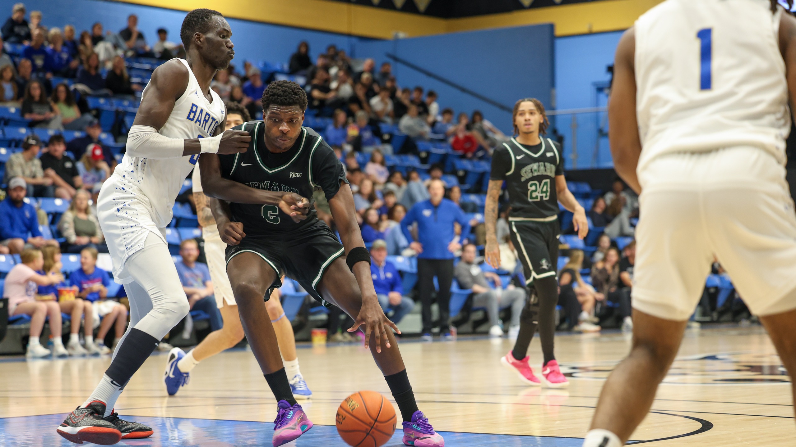Men&rsquo;s Basketball&rsquo;s Season Ends in Region 6 Semifinals