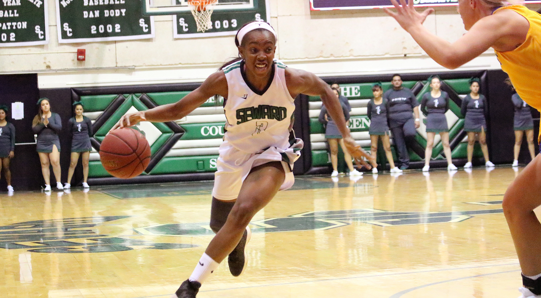 Lady Saints Throttle Swedes