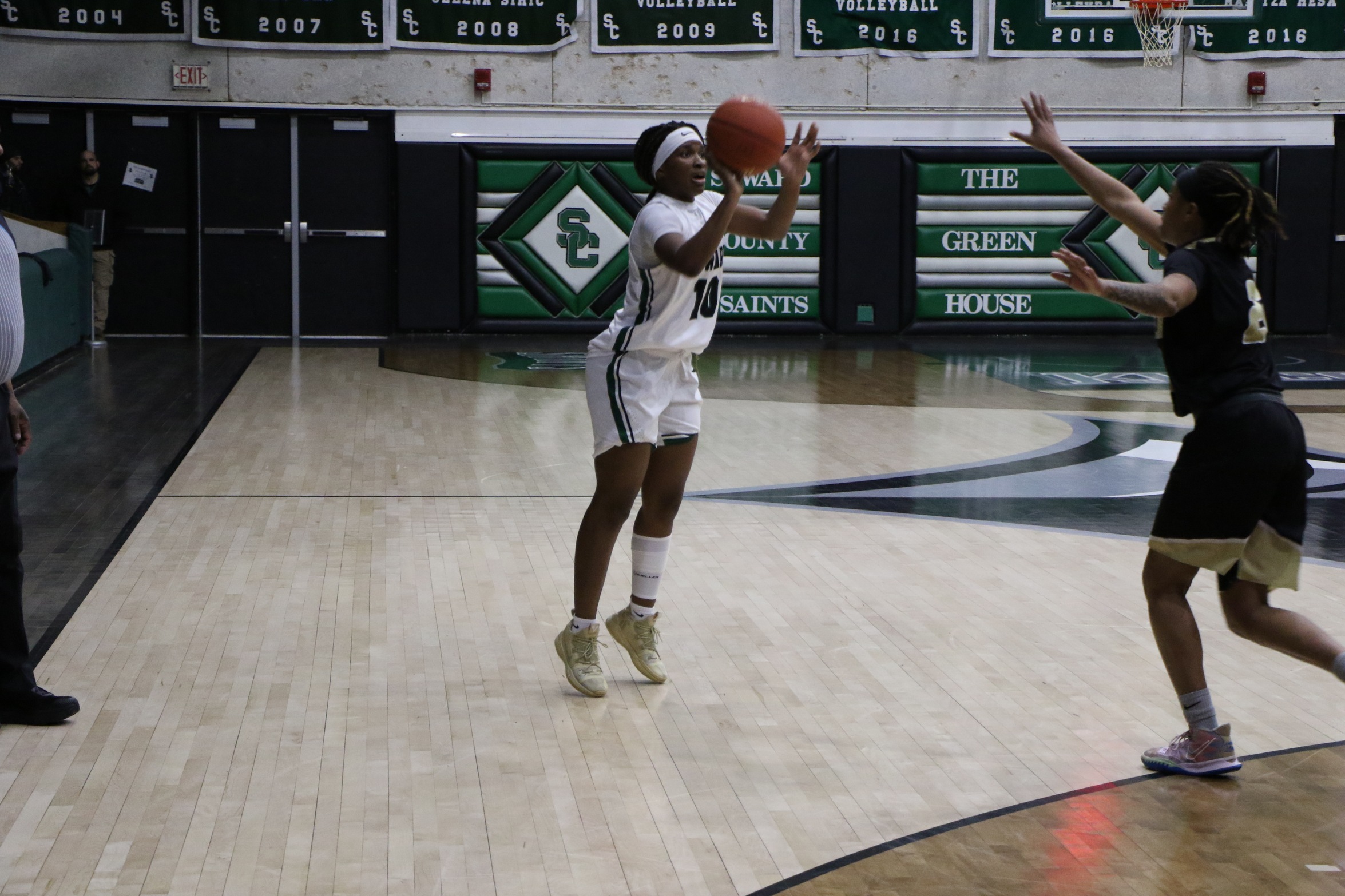 The Lady Saints claim 7th straight win 67-61 over Coffeyville