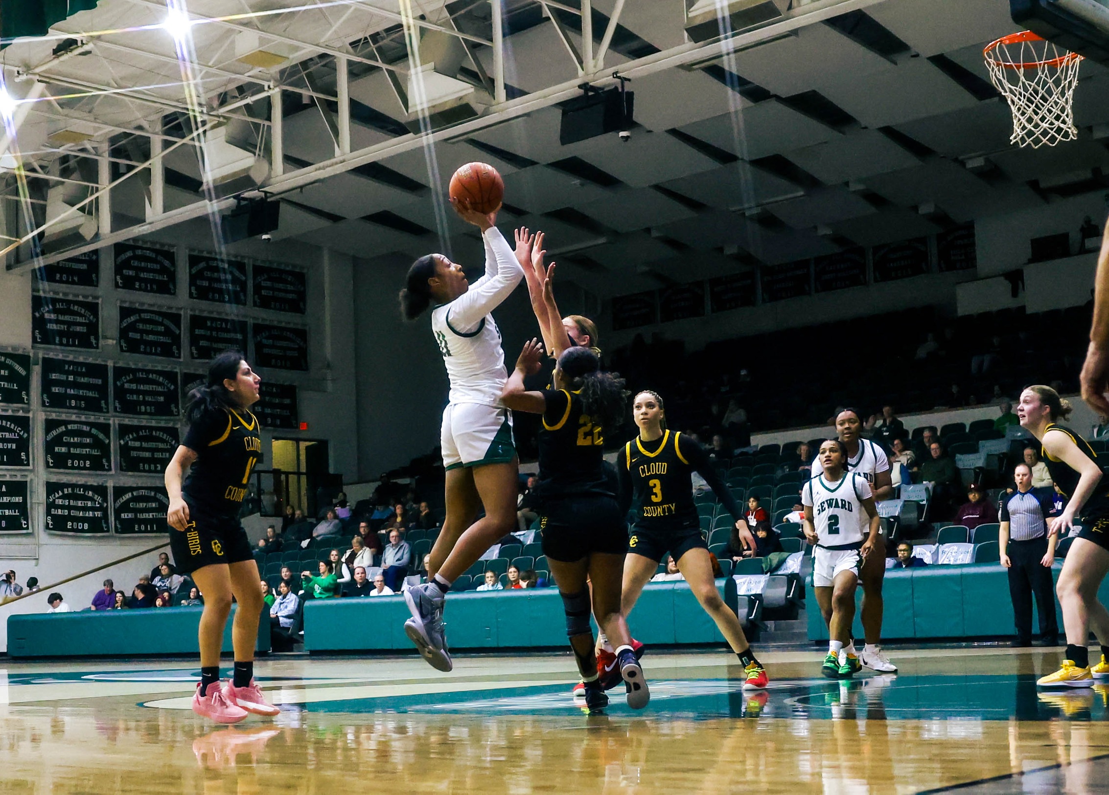 Lady Saints back on winning track, cruise to 86-45 victory at Pratt