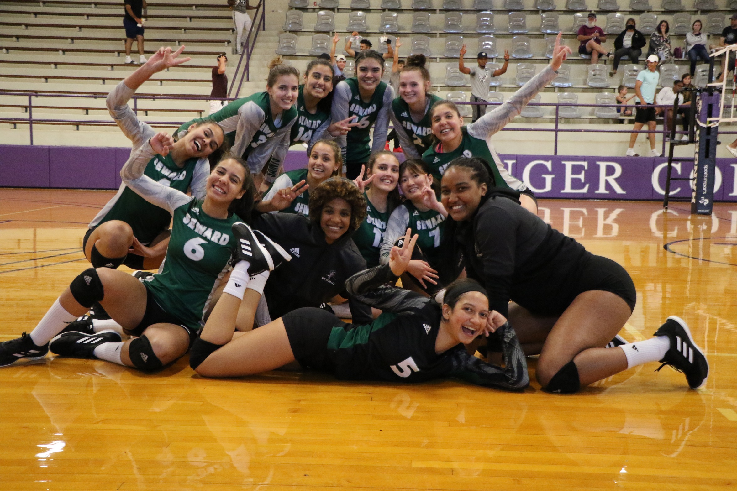 No. 9 Lady Saints sweep the Thunderbirds
